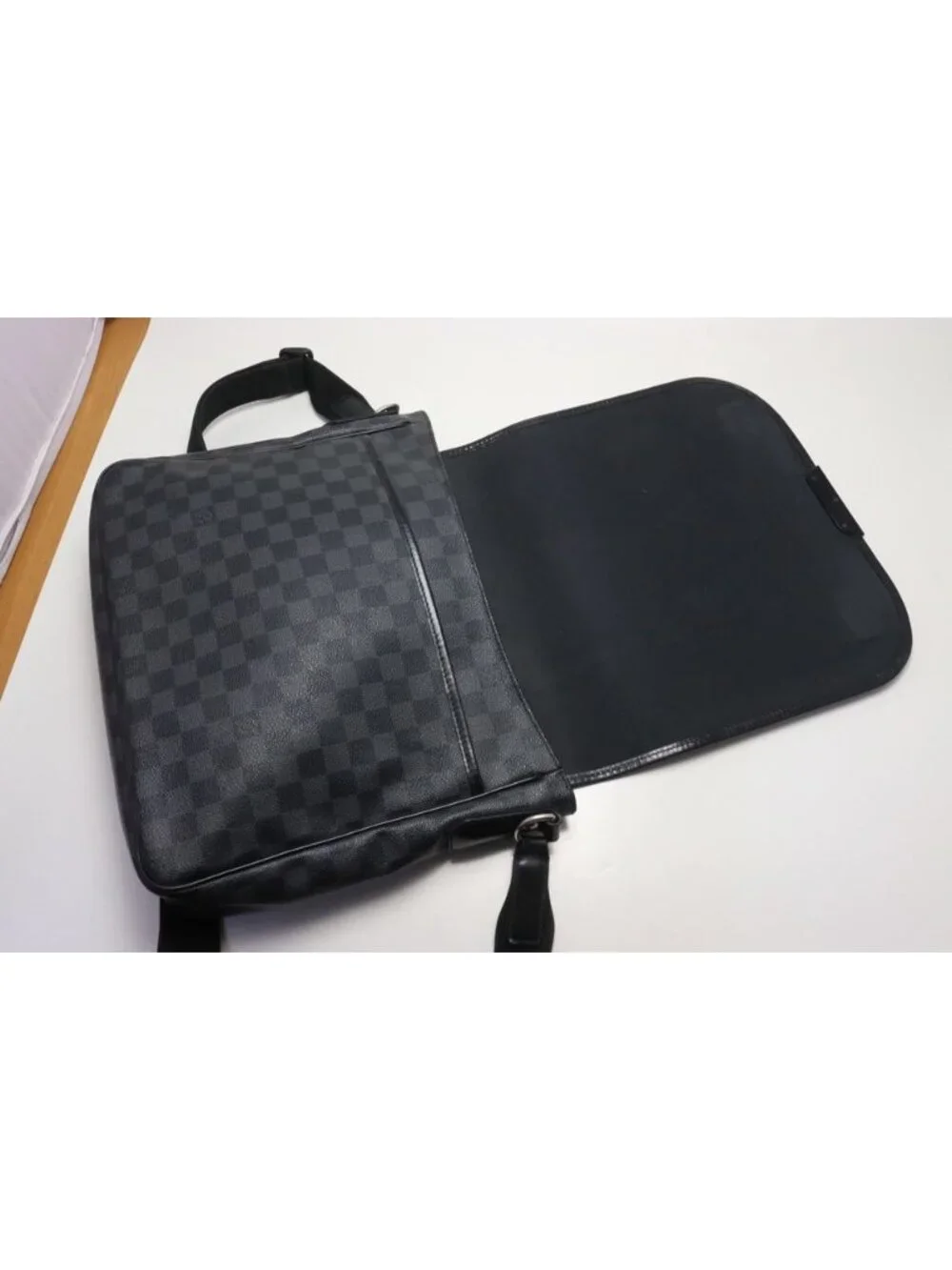 Louis Vuitton Daniel MM Damier Graphite Shoulder